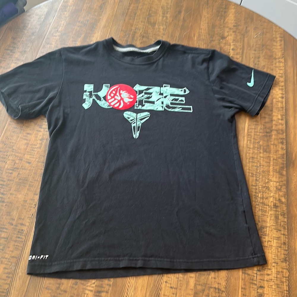 Kobe tee - Sz M